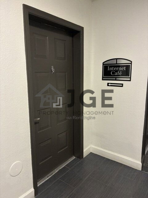 Building Photo - 6001 SW 70th St