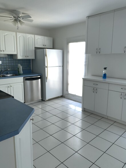 Kitchen - 1044 Willow Brook Dr