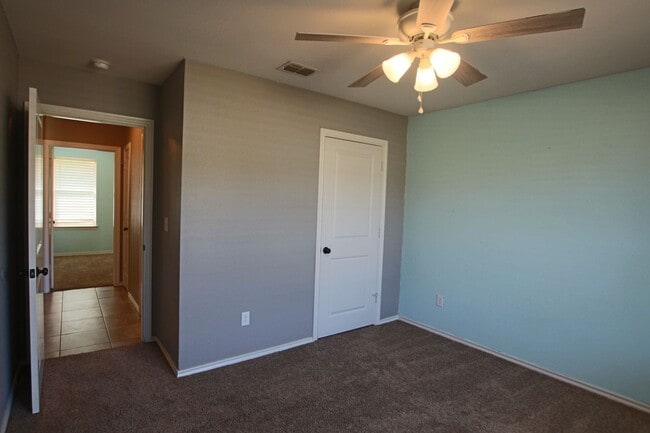 Building Photo - Tour Today! 3 Bedroom 2 Bath in Lindale ISD!