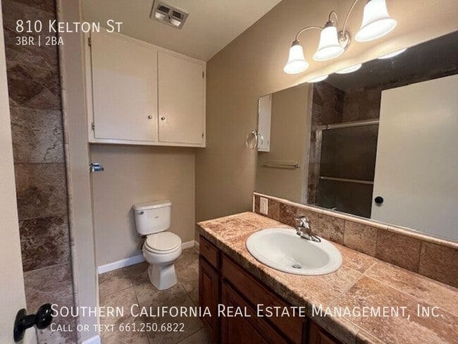 Building Photo - 810 Kelton St