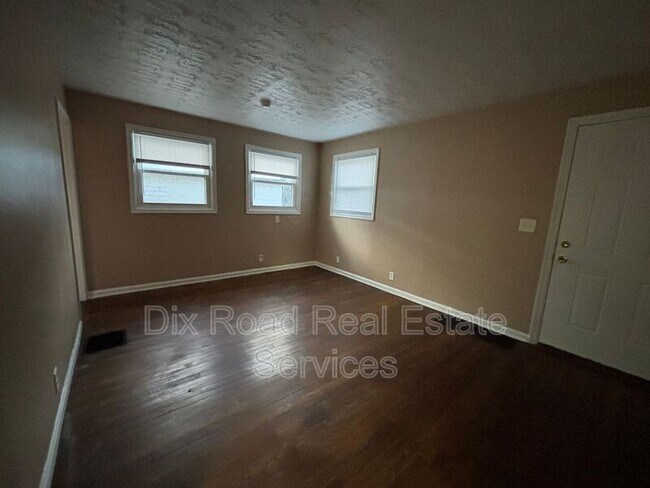 Building Photo - 636 Wampler Ave