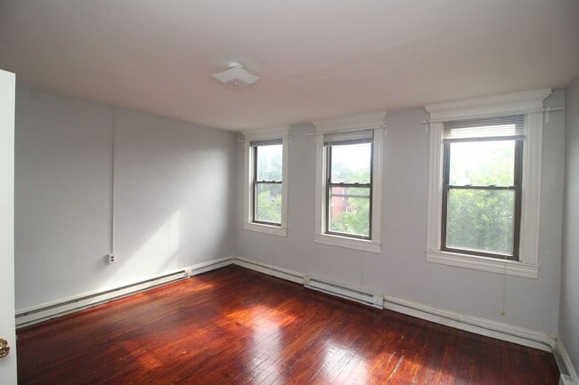 Building Photo - 2820 Guilford Ave