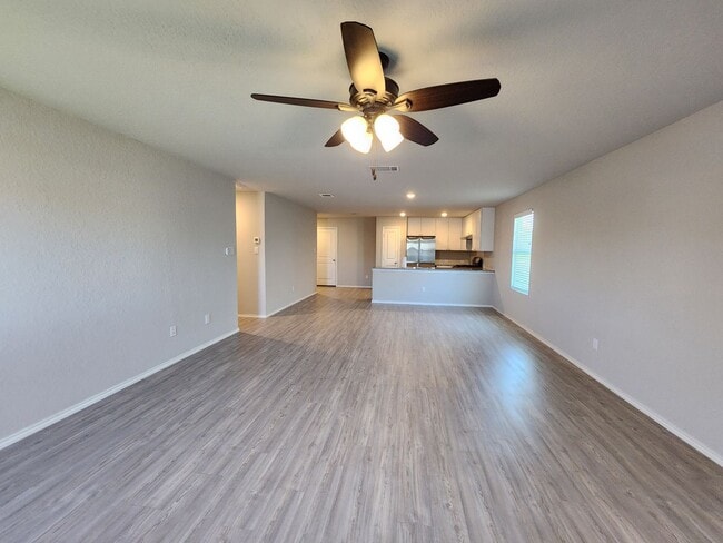 Building Photo - 3/2/2 in Heather Glen / Fridge Included / Fenced in Back Yard / CISD