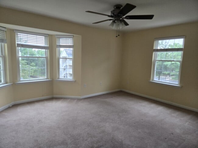 Building Photo - 44 Dartmouth Way