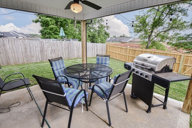 Building Photo - Pet Friendly Four Bedroom!