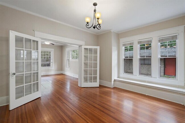 Building Photo - Exclusive New 4 Bed Remodeled with huge ba...