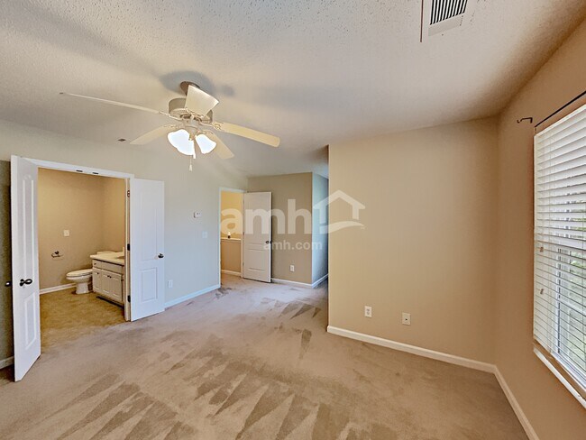 Building Photo - 1428 Box Circle