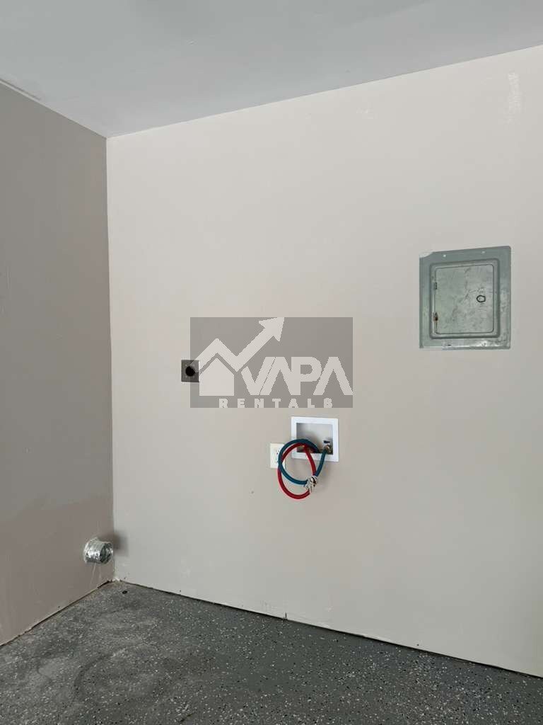 Building Photo - 5679 Wood Oak