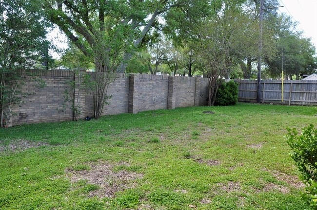 Building Photo - 2931 Colony Dr