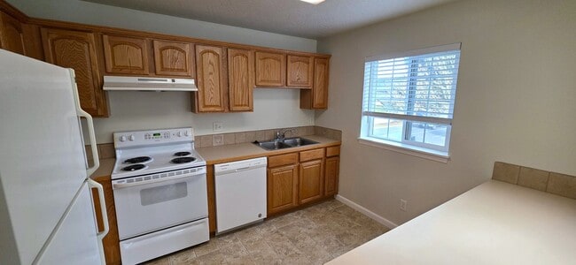 Building Photo - Beautiful Condo in Gilham
