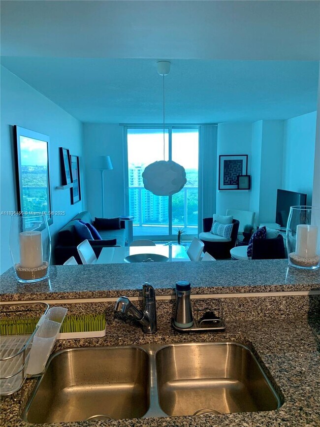 Building Photo - 2101 Brickell Ave