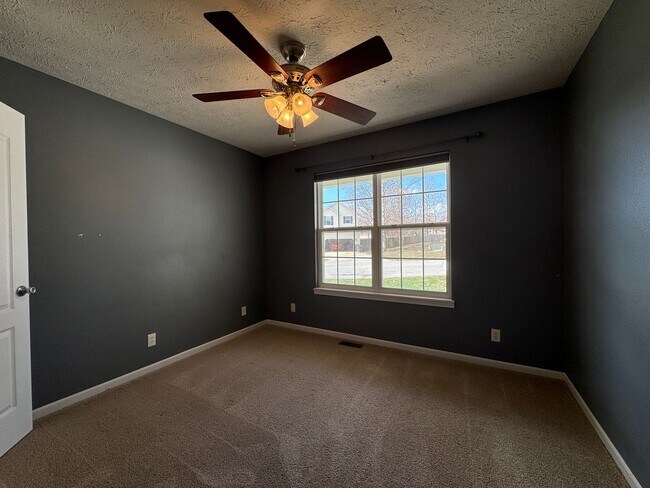 Building Photo - Beautiful spacious home in Waynesville