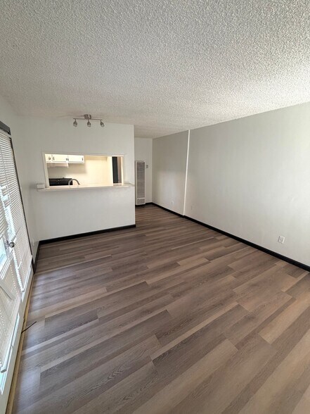 Building Photo - 824 Glenway Dr