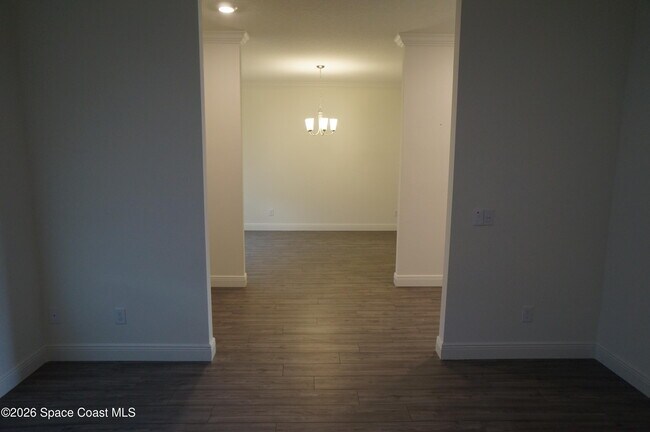 Building Photo - 153 Oakcrest Ave NE