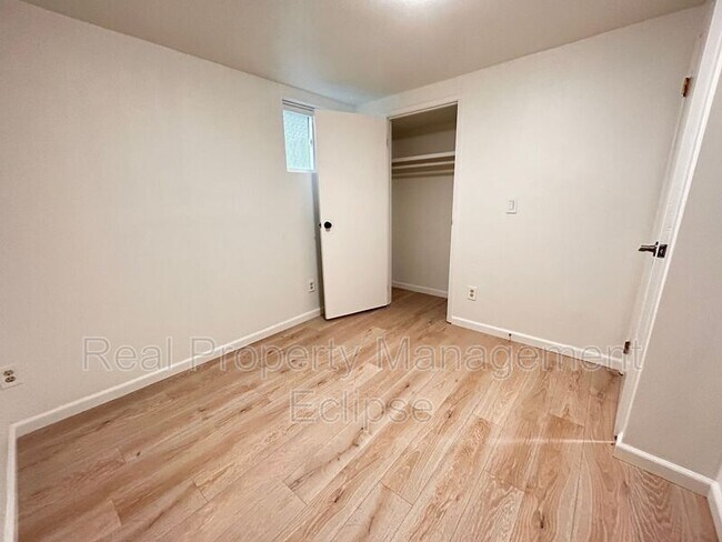 Building Photo - 3854 30th Ave W