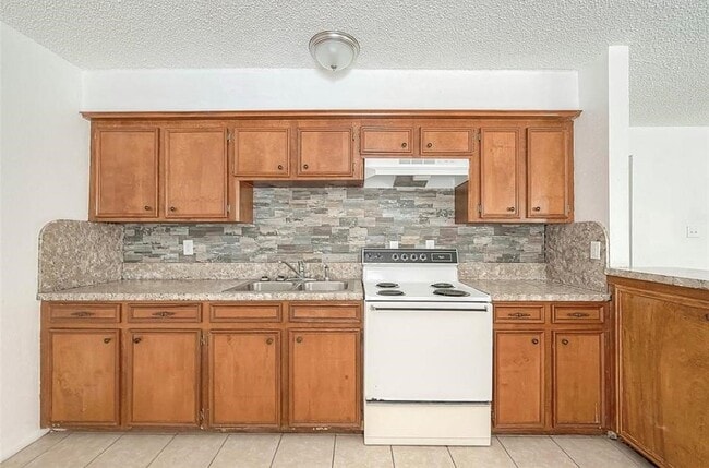 Building Photo - 8430 Round Rock Dr