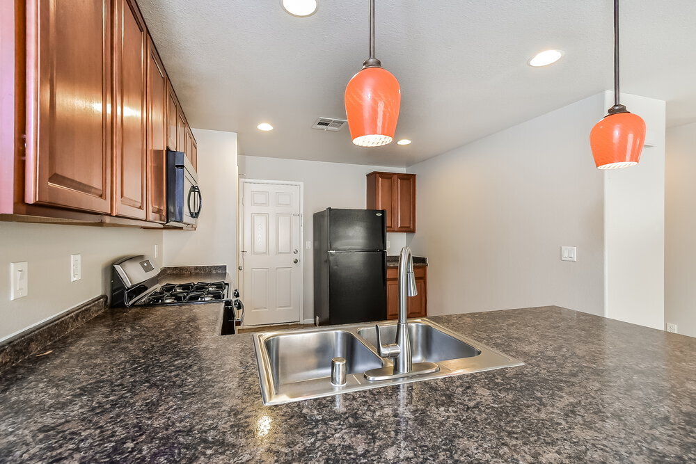 Building Photo - 7921 Point Oaks Ct