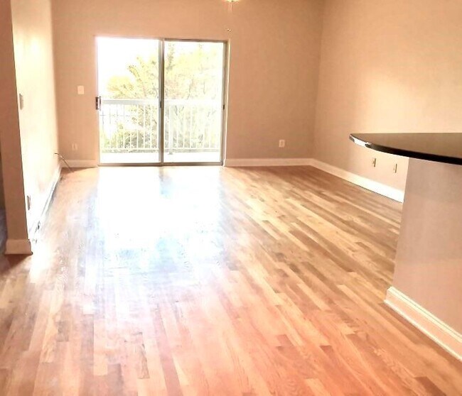 Building Photo - 1075 Peachtree Walk NE