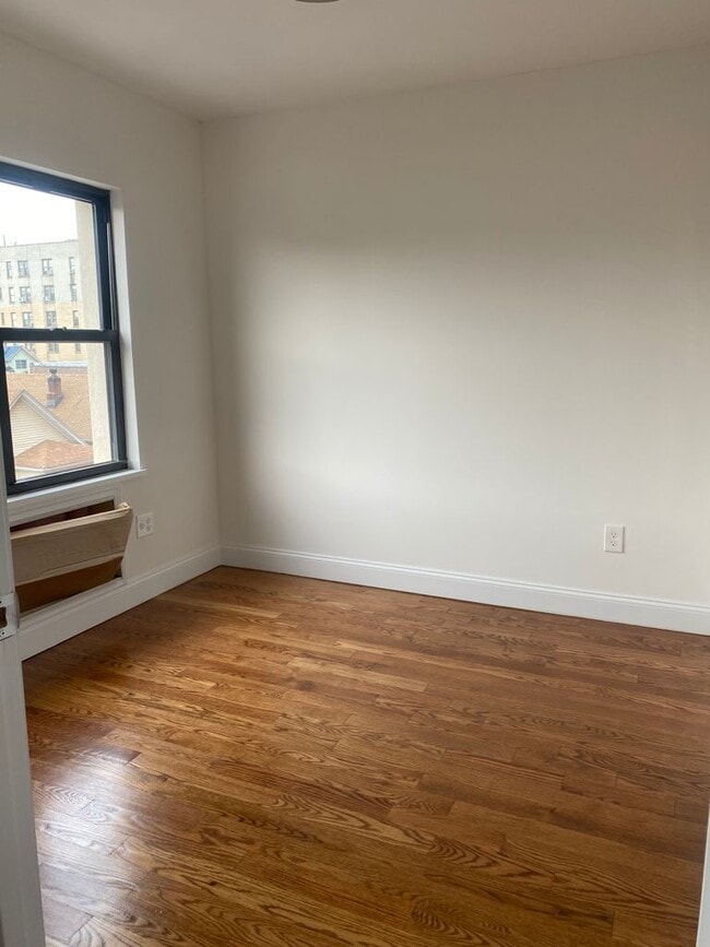 Building Photo - 3531 Bruckner Blvd