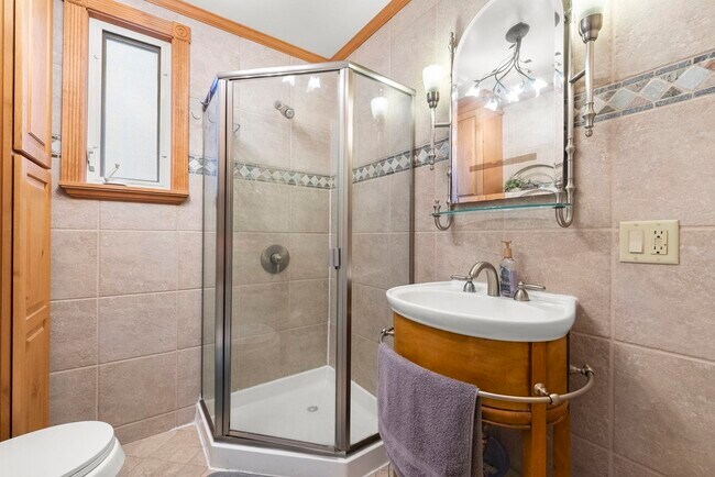 Building Photo - 77 W 17th St