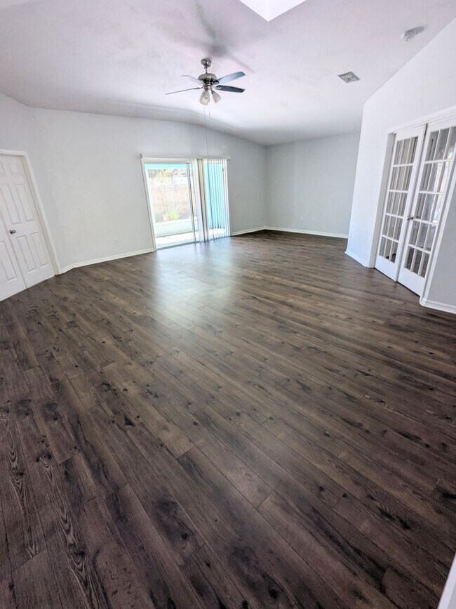Building Photo - Welcome to Your Next Home in Port Orange!