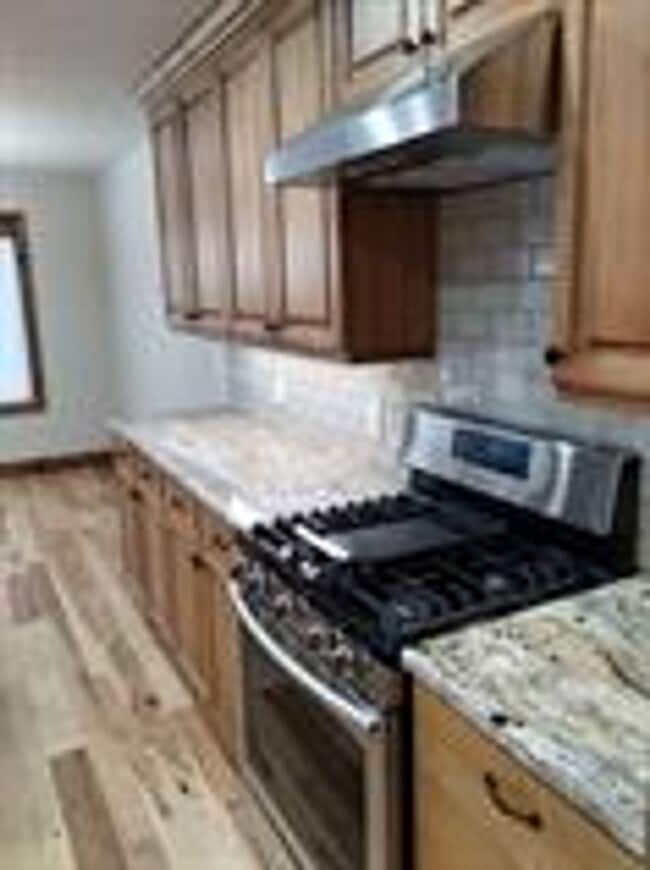 Building Photo - Spacious Cottonwood Heights Home with Vaulted Ceilings & Finished Basement