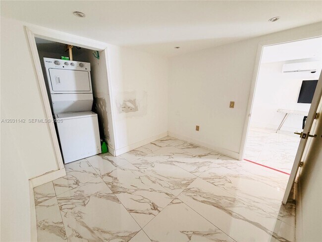 Building Photo - 201 Calle Grande Dr