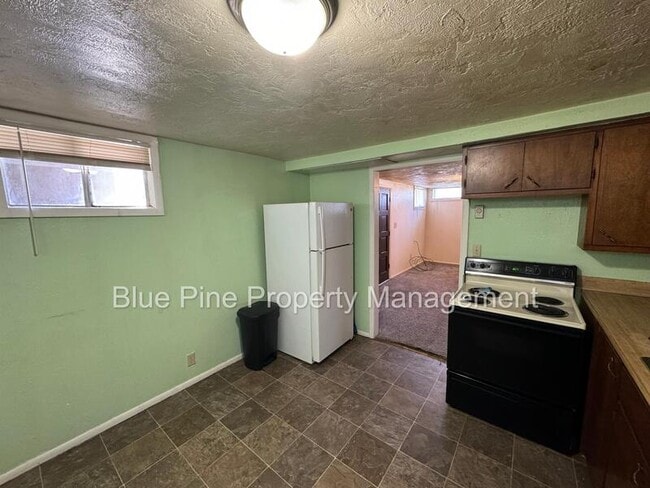 Building Photo - 225 E Fir St