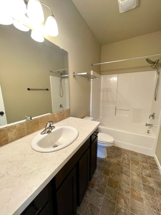 Building Photo - Beautiful 3 Bedroom Single Level home in SE Bend!