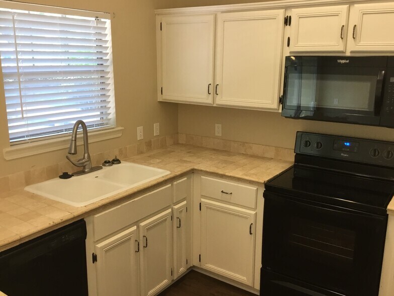 Building Photo - 311 Coffee Bluff Villa Rd