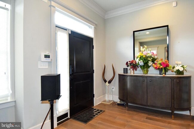 Building Photo - 1540 Levis St NE