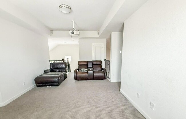 Building Photo - 112 Rosebush Dr