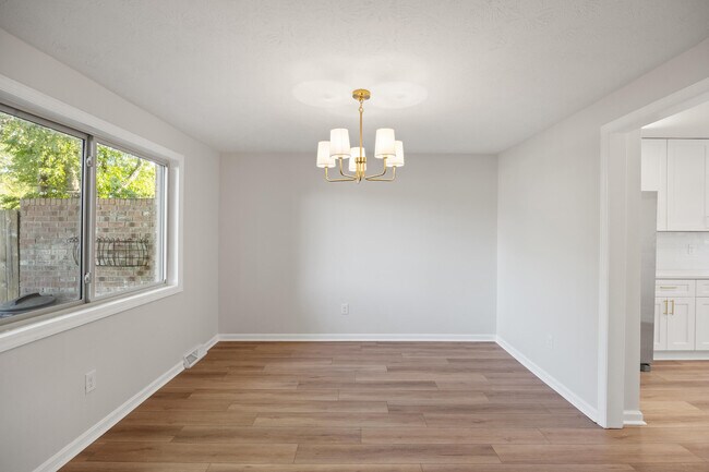 Building Photo - 3368 Montavesta Rd