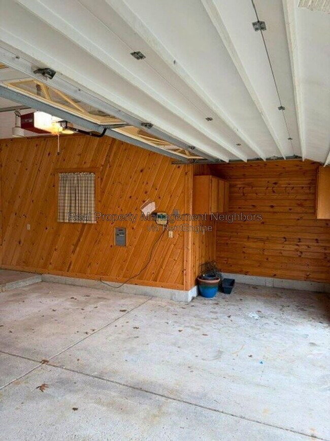 Building Photo - 1662 Klaver St SW