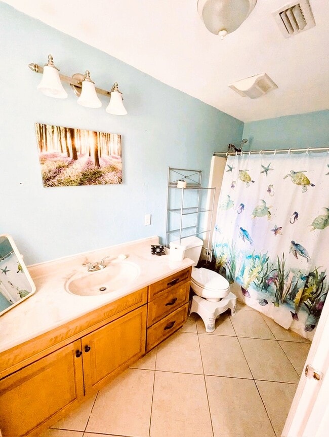 Building Photo - 2204 NW 29th Ave