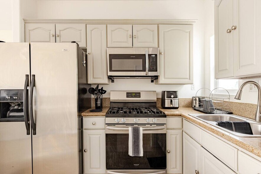 Building Photo - 4218 Dalton Ave