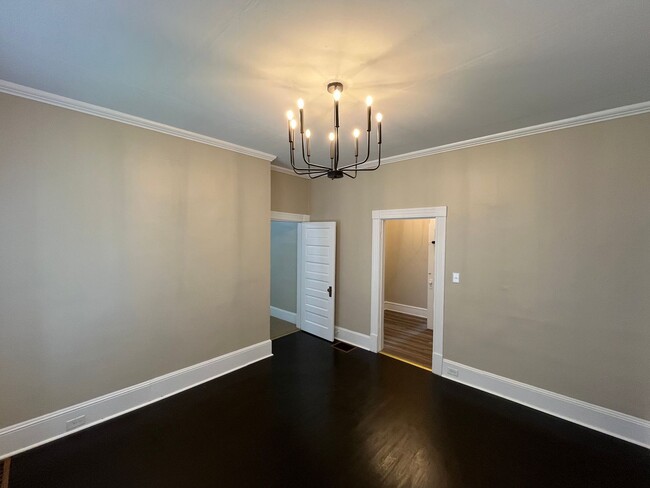 Building Photo - Newly Renovated 2 Bedroom Bungalow!!!