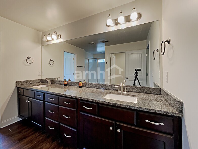 Building Photo - 453 Juniper Bluff