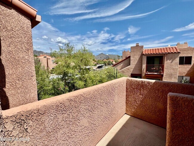 Building Photo - 5051 N Sabino Canyon Rd