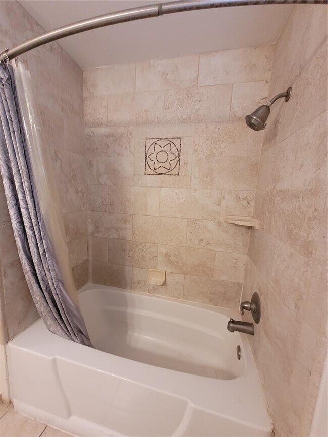 Building Photo - 306 E Anderson Ave