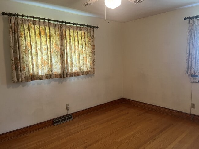Building Photo - 141 Daniels Pl