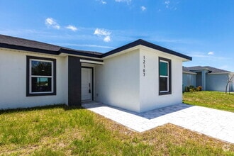 Building Photo - BRAND NEW Construction, 3 bed / 2 bath Ren...