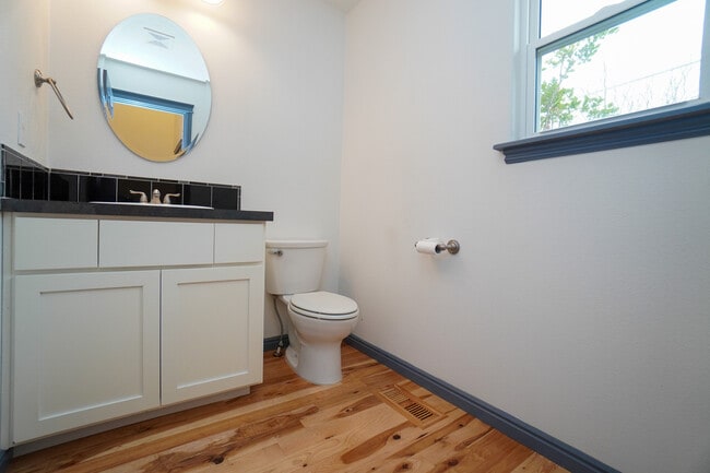 Building Photo - 11301 W Goldenrod Ave