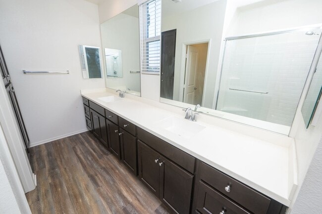 Building Photo - Amazing 3 Bedroom Condo available now! Totally loaded unit, schedule a tour today!
