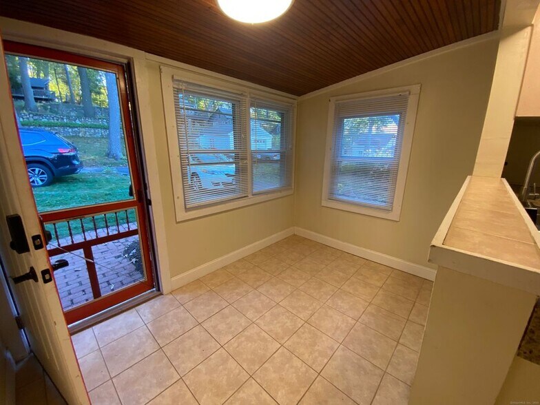 Building Photo - 110 Great Hill Pond Rd