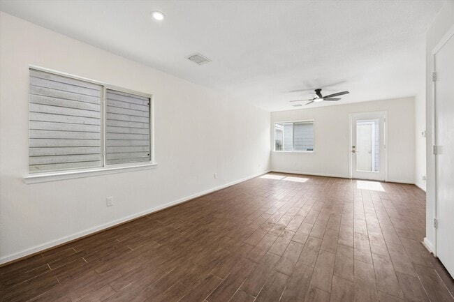 Building Photo - 6106 Settlers Lake Cir E