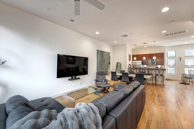 Building Photo - 1525 Birdsall St