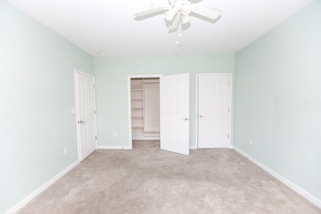 Building Photo - Downtown Norfolk Condo