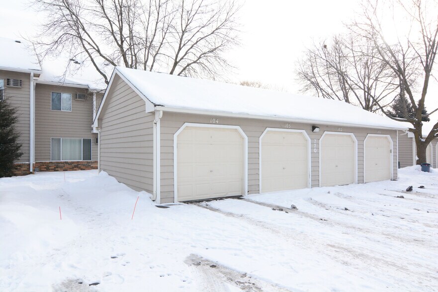 Building Photo - 770 W Village Rd