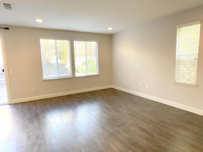 Building Photo - 4807 Valerio St